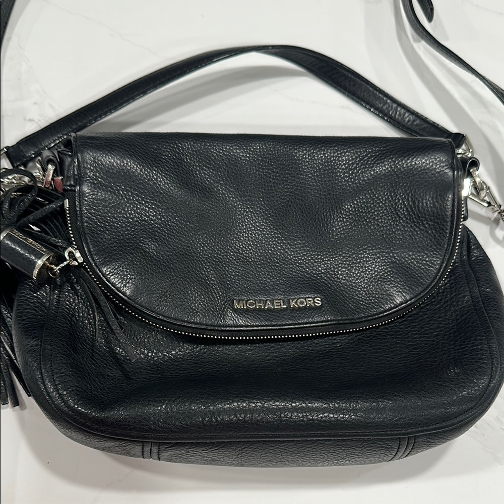Michael Kors Black Shoulder Purse with Black and White Wallet - Picture 5 of 9